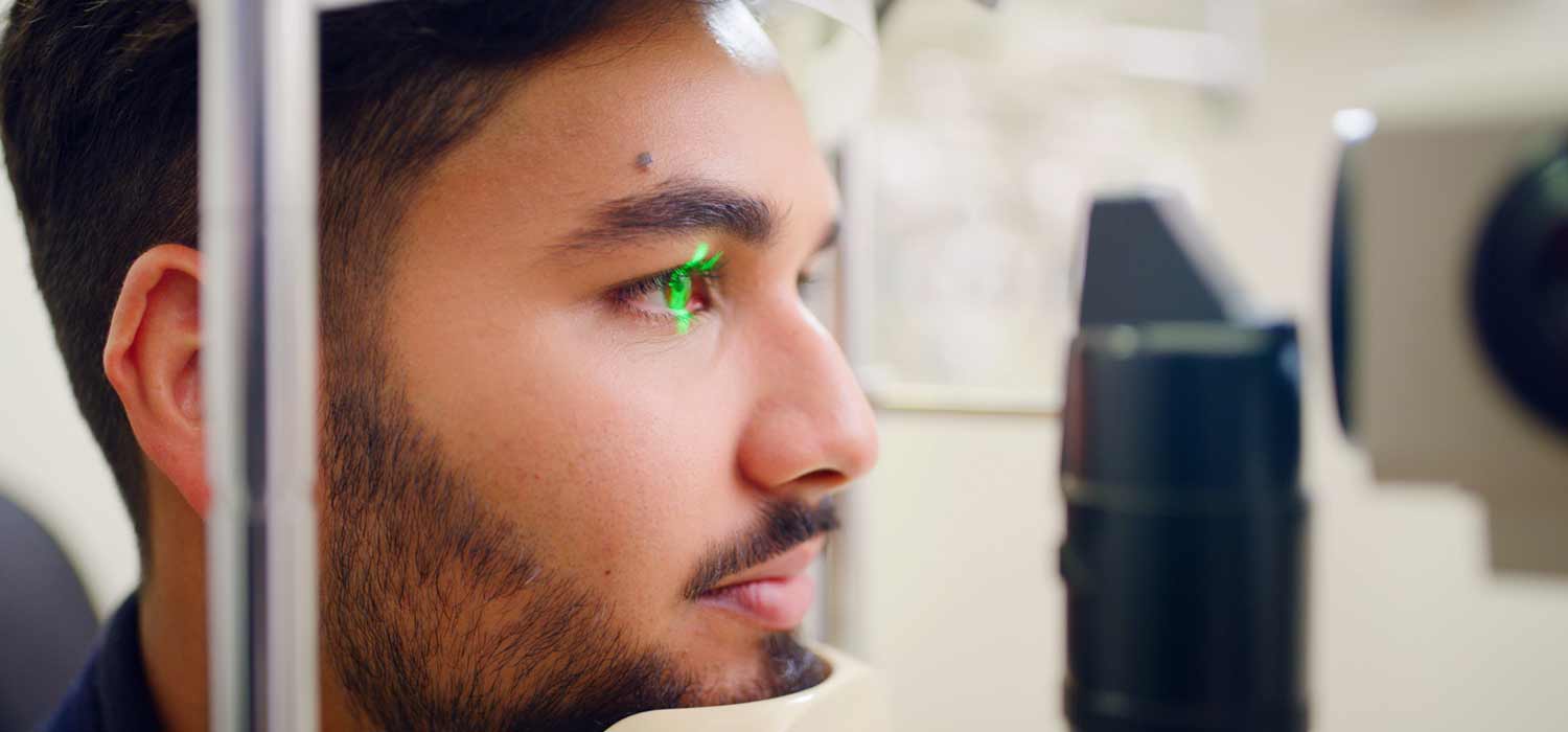 ¿El Láser para Cambiar el Color de tus Ojos es Seguro?