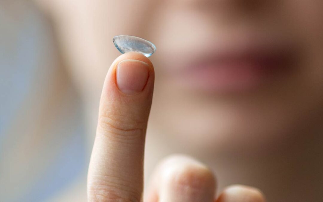Empañamiento en Lentes Esclerales (Midday Fogging): ¿Por Qué Se Nubla Tu Visión a Medio Día y Qué Puedes Hacer al Respecto?